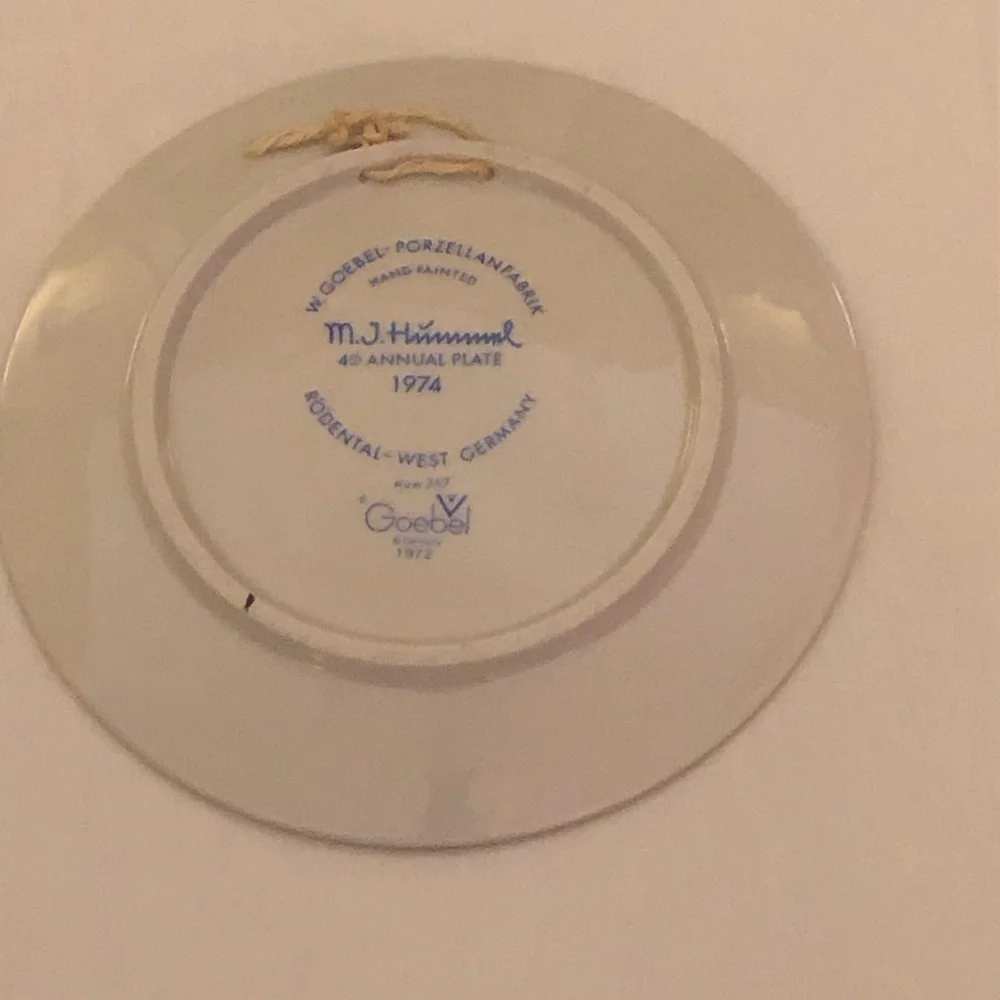 Goebel Hummel 1974 Decorative Plate Girl with Geese Porcelain Bas Relief - Picture 11 of 15